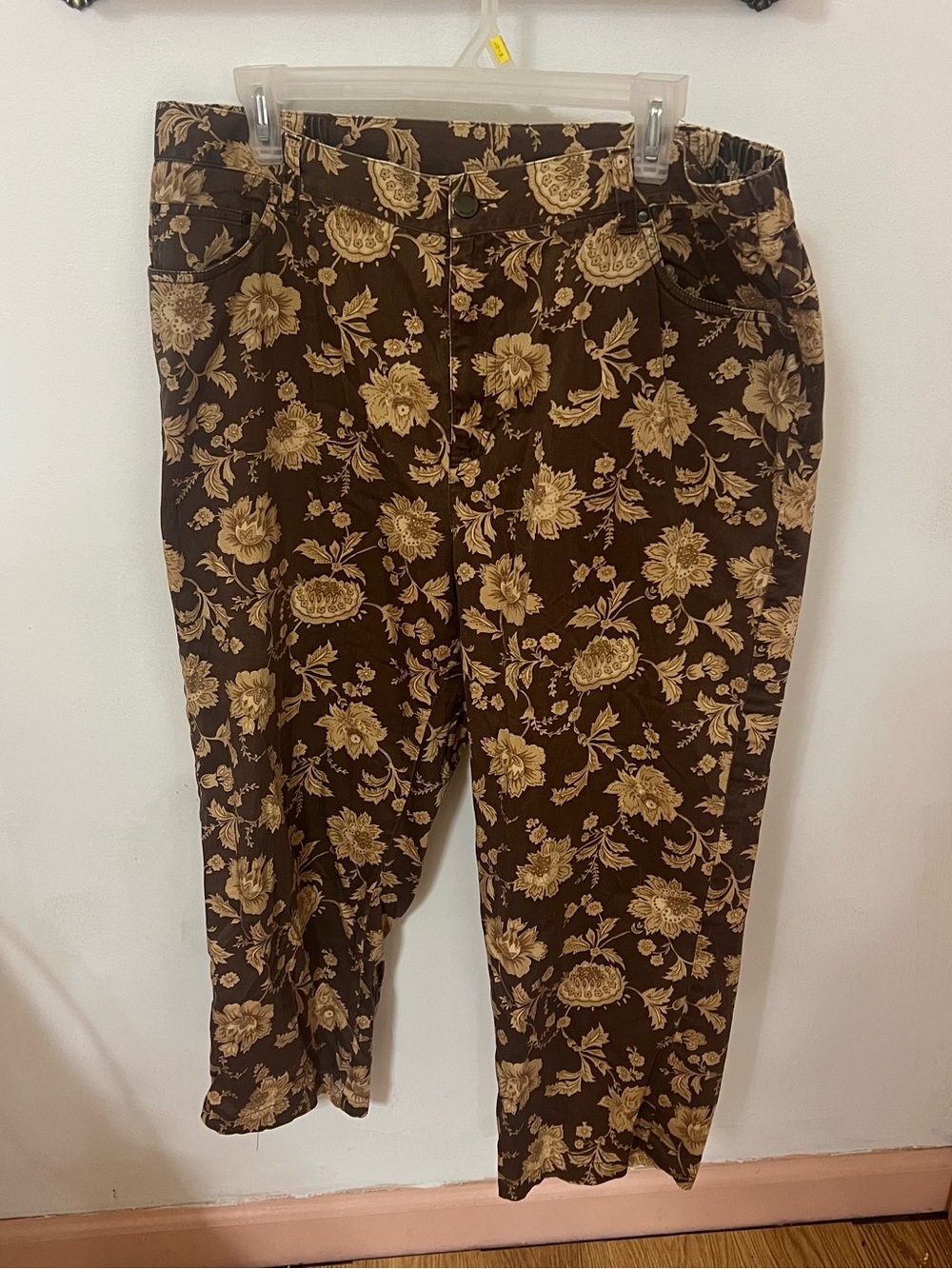 Jones New York Signature Brown Capri Floral Pants